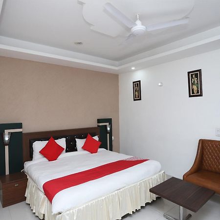 גורגאון Super Capital O Levanti Near Aravali Biodiversity Park מראה חיצוני תמונה