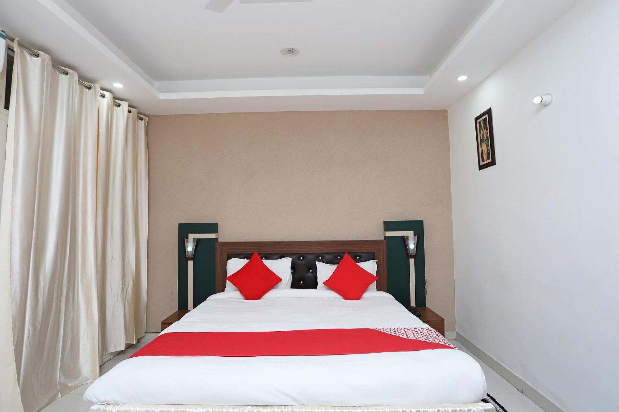 גורגאון Super Capital O Levanti Near Aravali Biodiversity Park מראה חיצוני תמונה