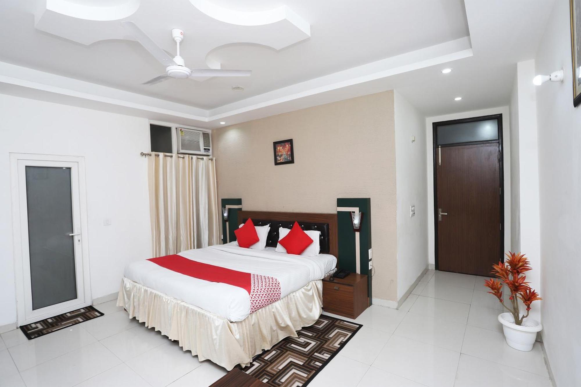גורגאון Super Capital O Levanti Near Aravali Biodiversity Park מראה חיצוני תמונה