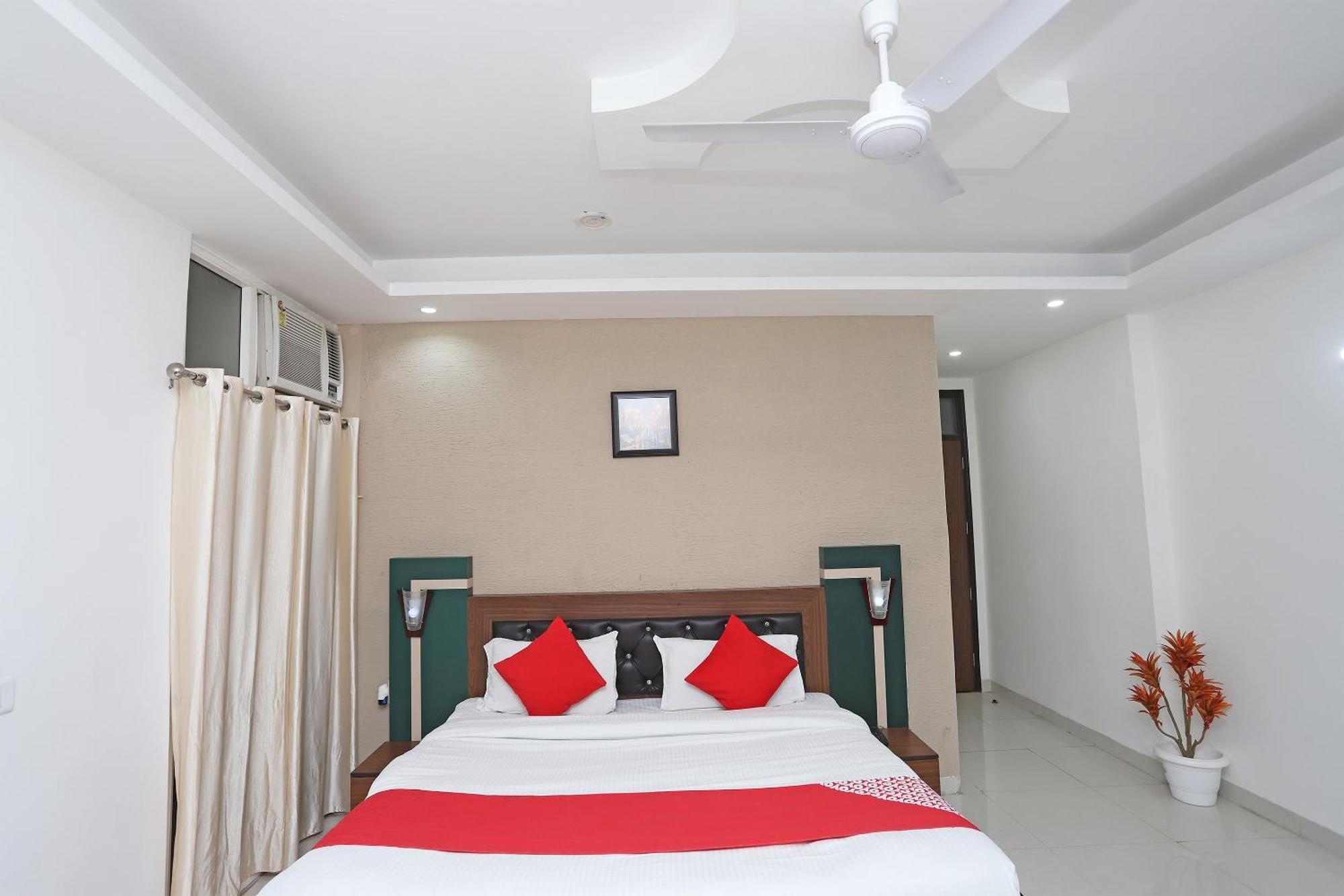 גורגאון Super Capital O Levanti Near Aravali Biodiversity Park מראה חיצוני תמונה