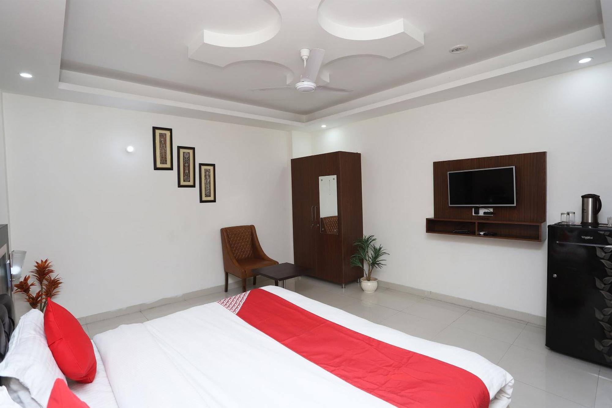 גורגאון Super Capital O Levanti Near Aravali Biodiversity Park מראה חיצוני תמונה