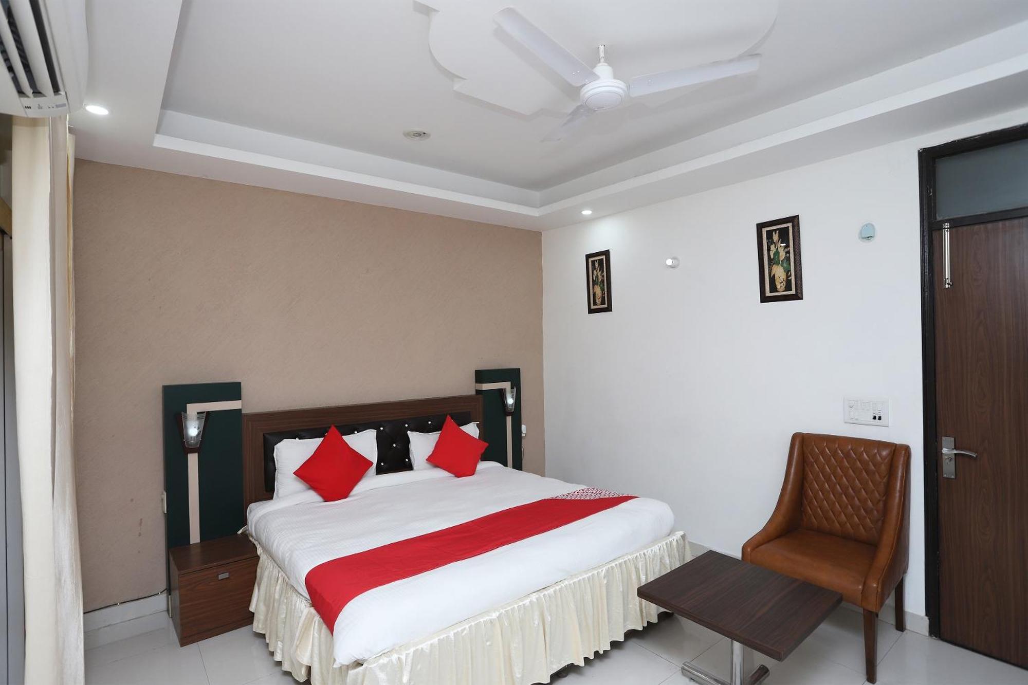 גורגאון Super Capital O Levanti Near Aravali Biodiversity Park מראה חיצוני תמונה