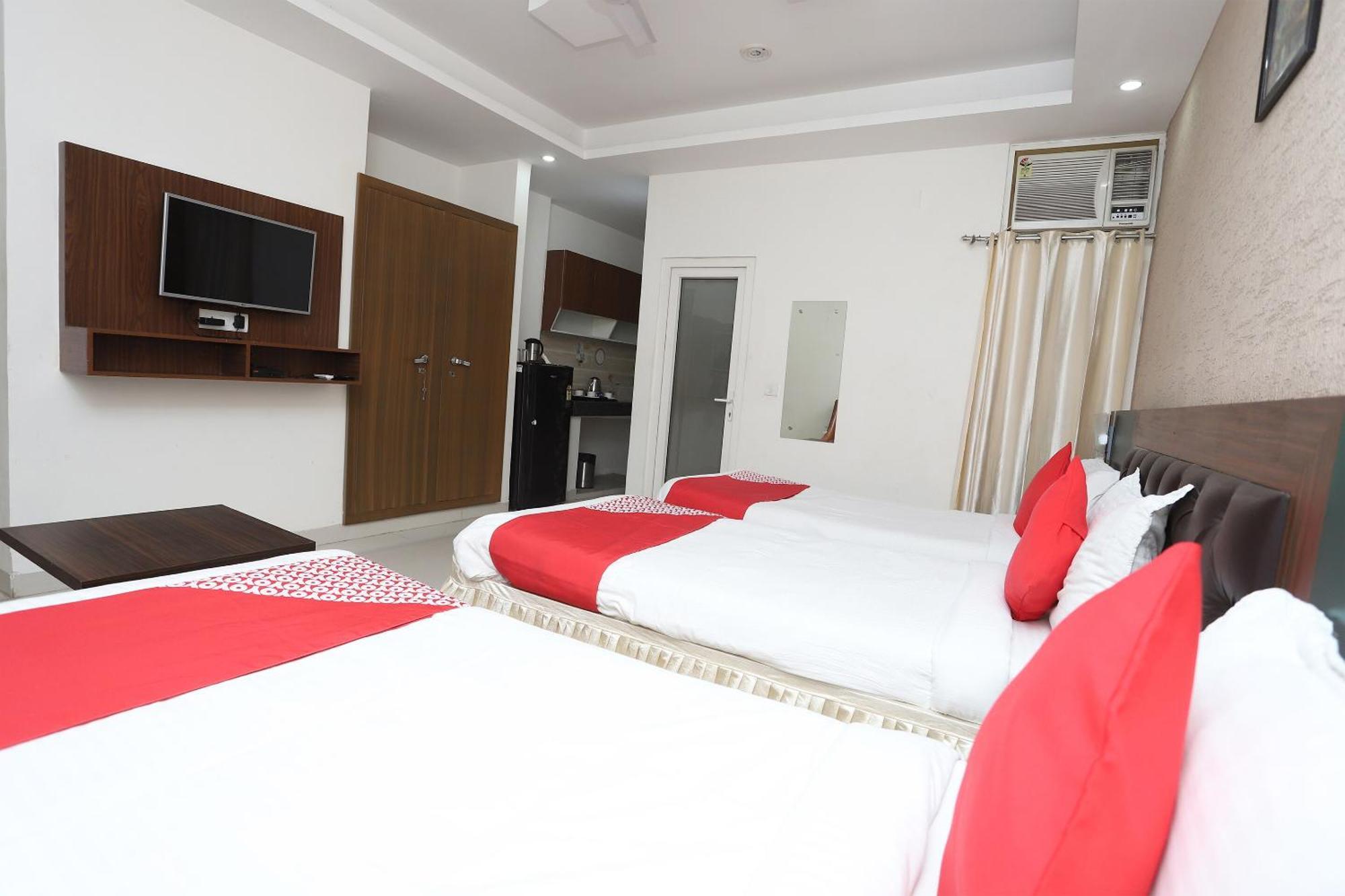 גורגאון Super Capital O Levanti Near Aravali Biodiversity Park מראה חיצוני תמונה