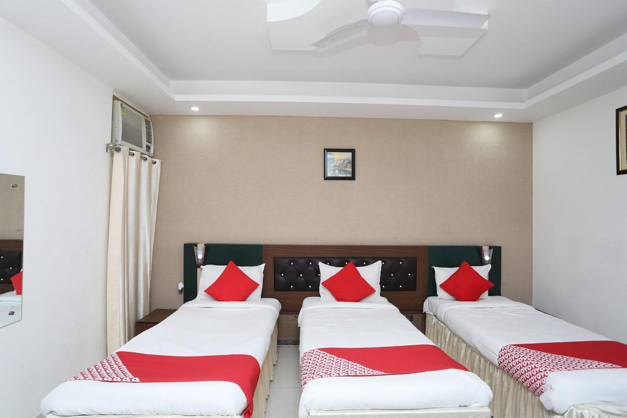גורגאון Super Capital O Levanti Near Aravali Biodiversity Park מראה חיצוני תמונה