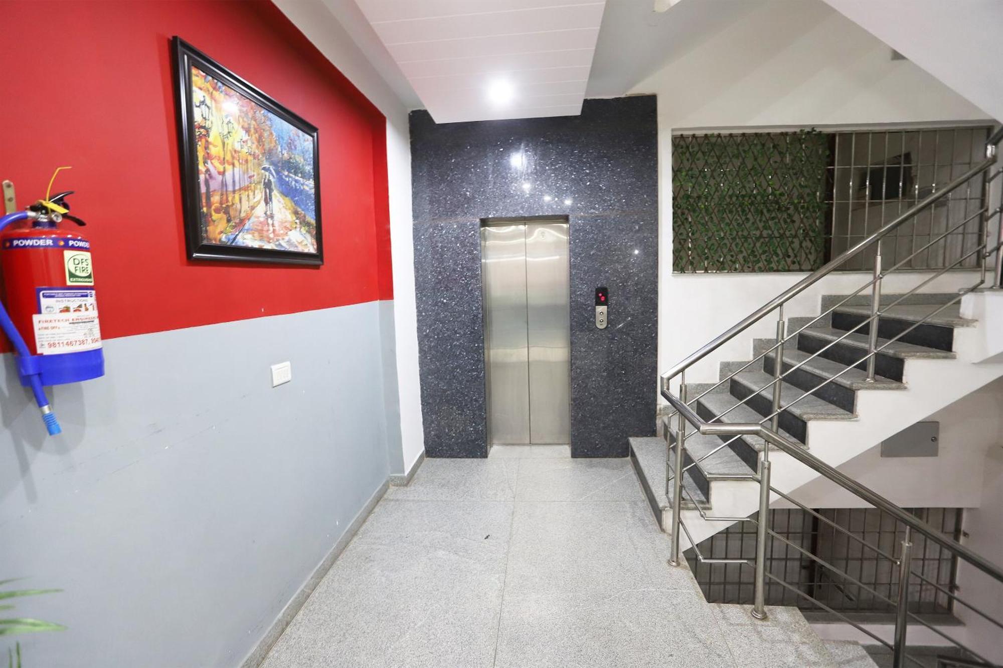 גורגאון Super Capital O Levanti Near Aravali Biodiversity Park מראה חיצוני תמונה